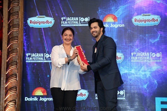 Pooja Bhatt presenting the Best Actor Male Award to Varun Dhawan at the Awards Night of the 9th Jagran Film Festival