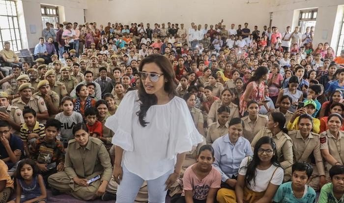 Rani meets and interacts with the police force at Kota!