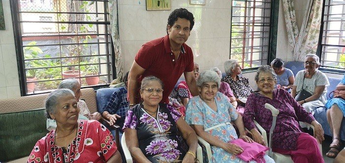 Master Blaster Sachin Tendulkar visited old age home in Mumbai on National Sports Day.