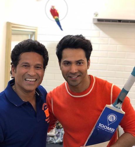 Sachin Tendulkar and Varun Dhawan celebrating National Sports Day