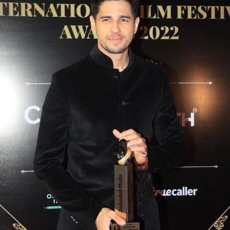 Sidharth Malhotra wins ‘Critics Best Actor’ at Dadasaheb Phalke International Film Festival Awards 2022